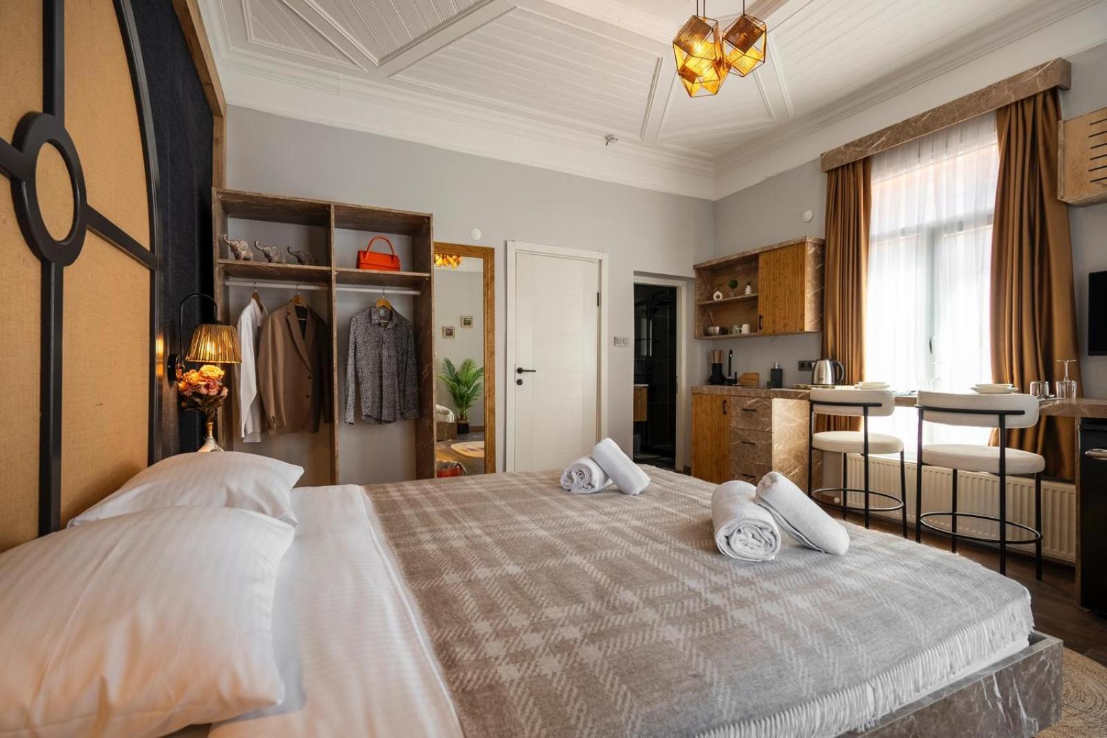 Leyan Otel *