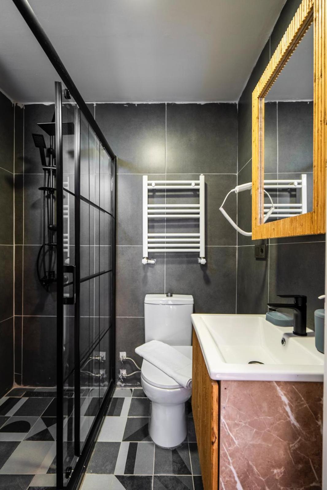 Leyan Otel