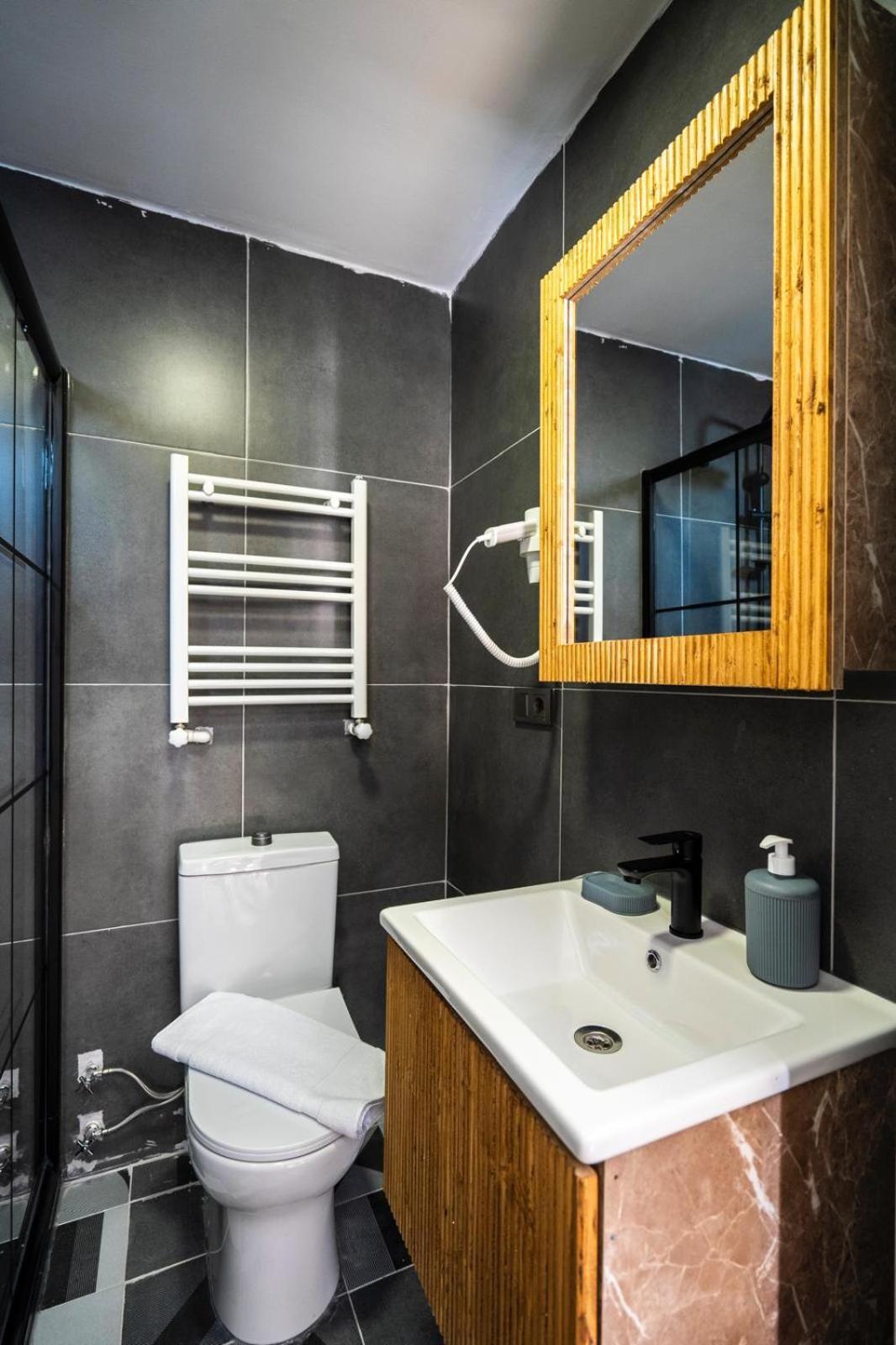 Leyan Otel *