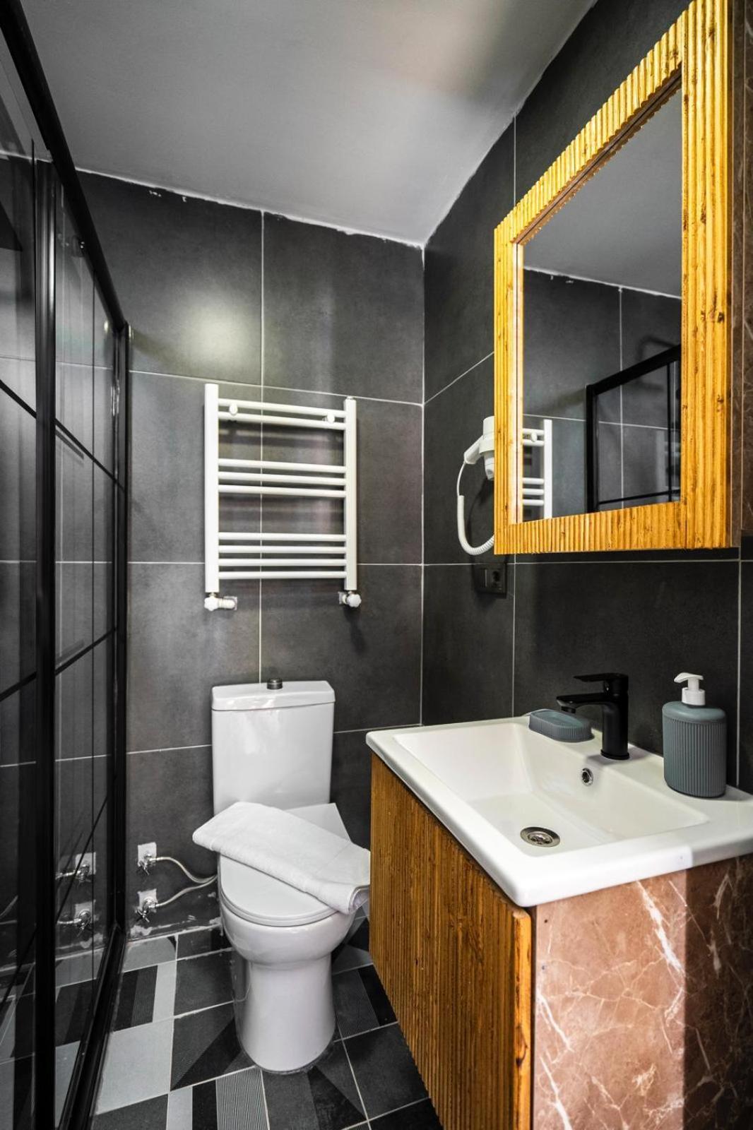 Leyan Otel